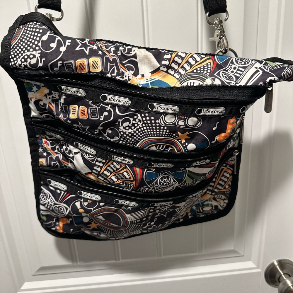 Esports 3 zipper crossbody Xtra Large NWOT!